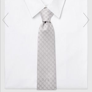 GUCCI SILVER LOGO SILK WIDE TIE